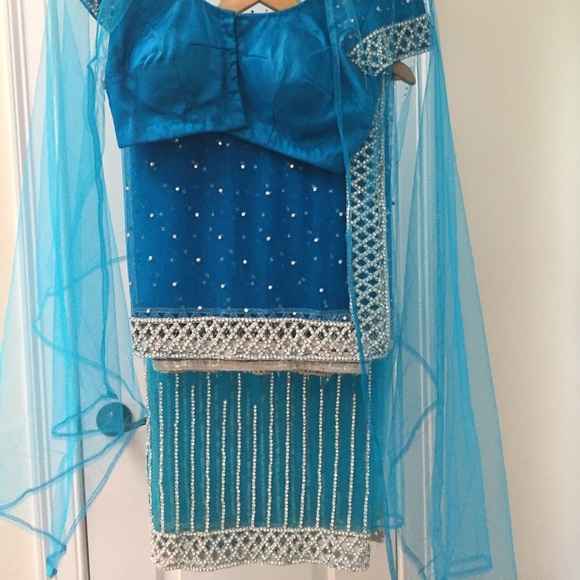 Sari - Picture 2 of 2